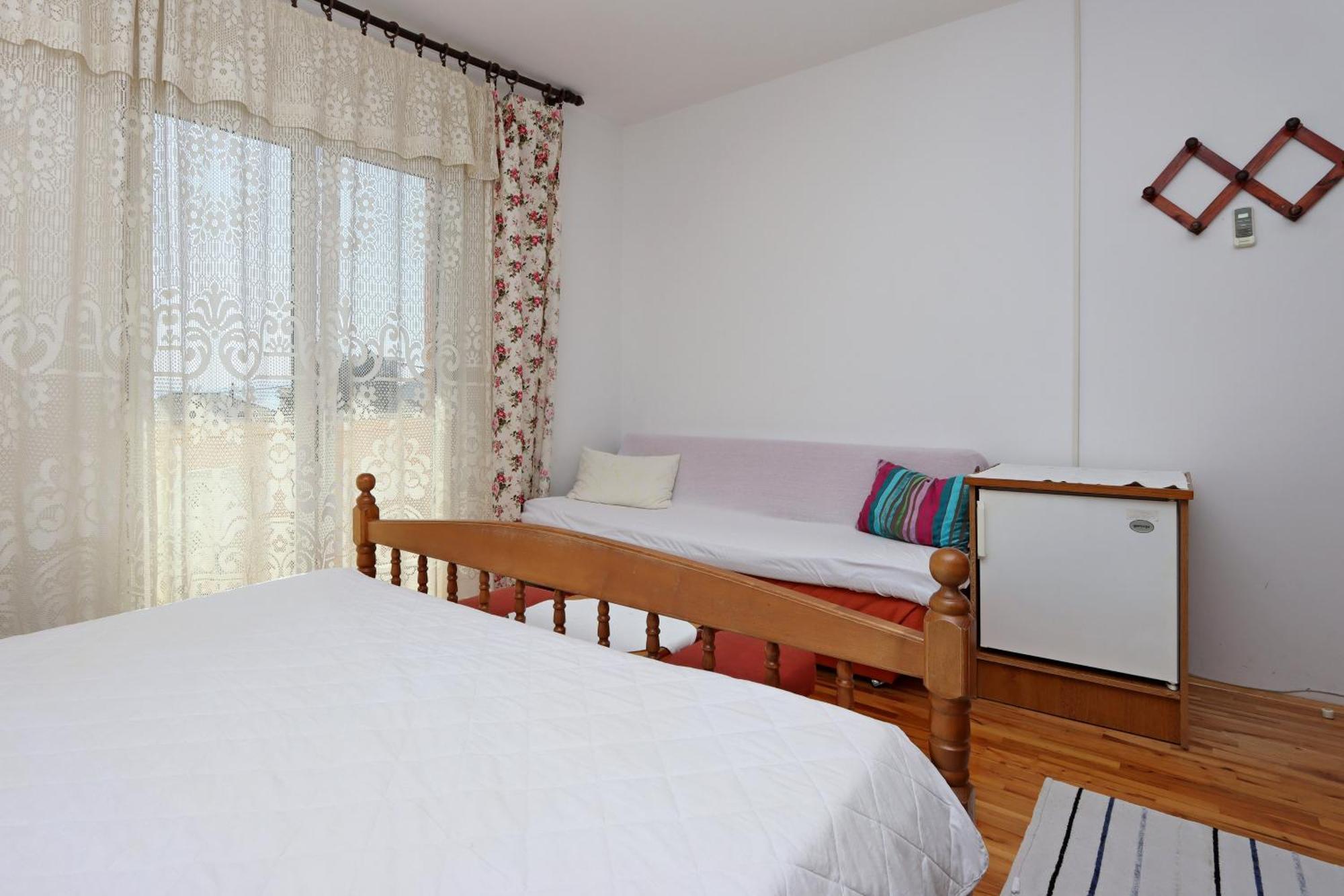 Apartments And Rooms By The Sea Banjol, Rab - 19692 部屋 写真
